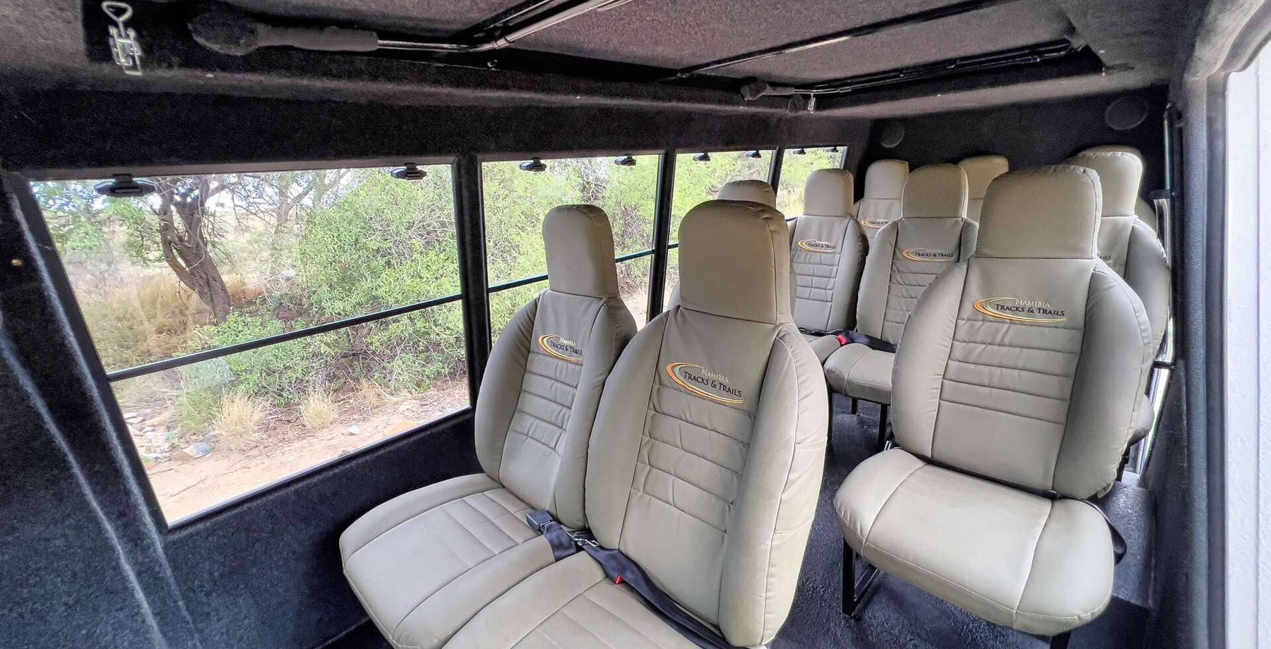 Land Cruiser Stretch 11 Seater